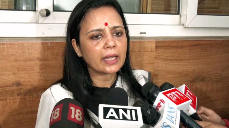 https://salarnews.in/public/uploads/images/newsimages/maannewsimage19082026_194816_Mahua Moitra.jpg